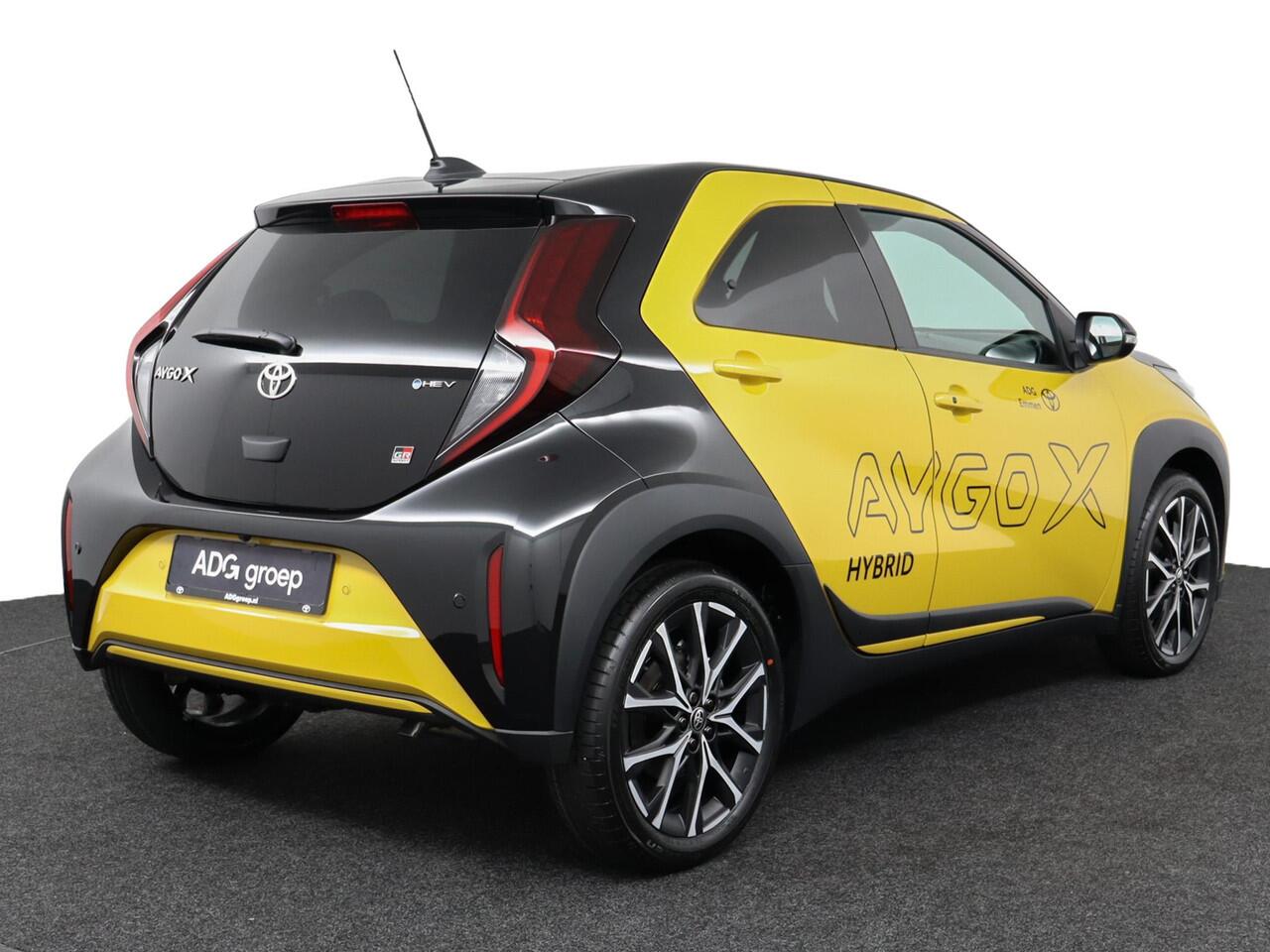 Toyota AYGO X Hybrid 115 GR Sport | Stoel verwarming | Keyles entry | Draadloze telefoonlader | Parkeersensoren | JBL premium sound |