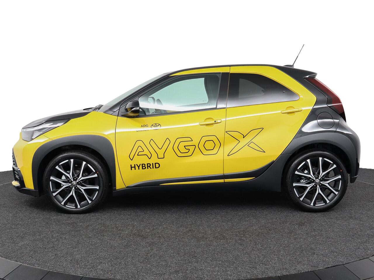 Toyota AYGO X Hybrid 115 GR Sport | Stoel verwarming | Keyles entry | Draadloze telefoonlader | Parkeersensoren | JBL premium sound |