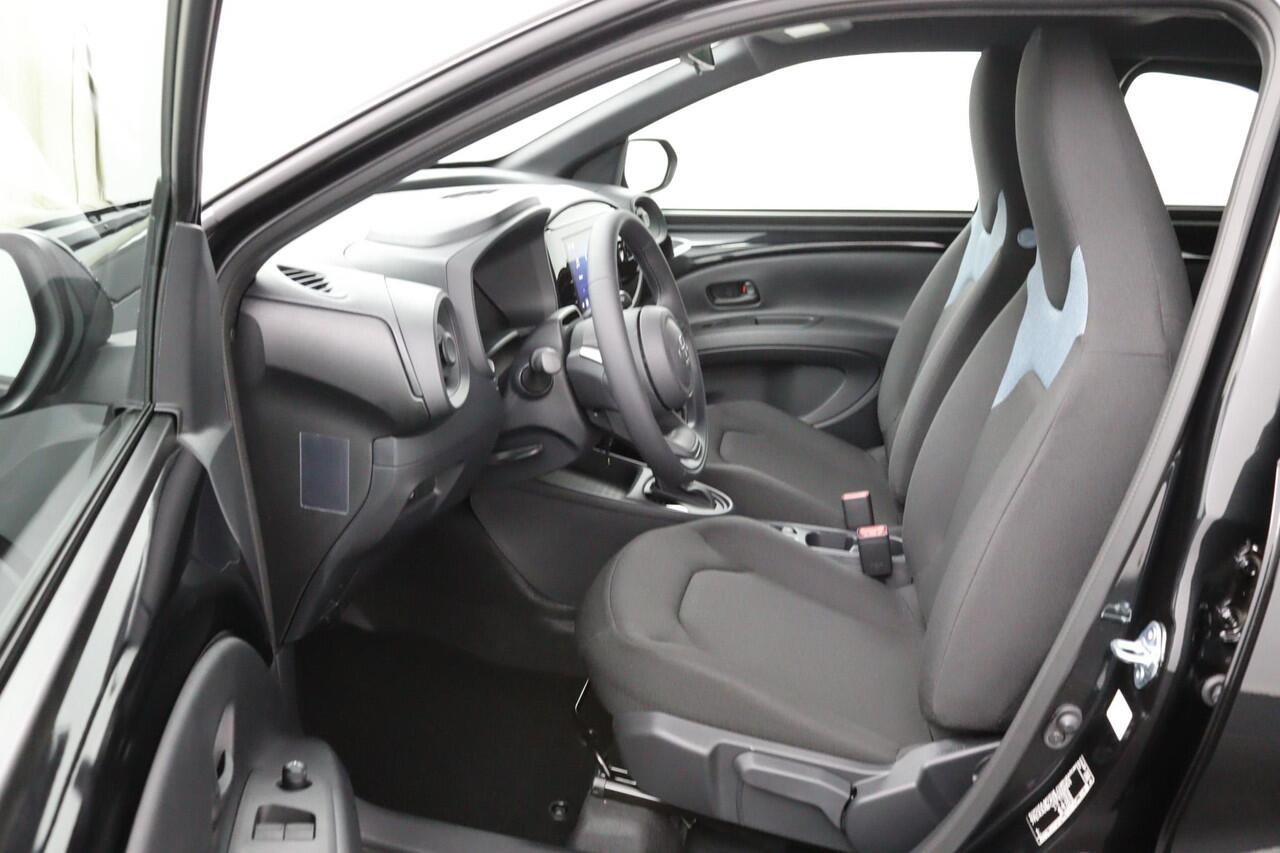 Toyota AYGO X Hybrid 115 play | Automaat | Climate Control | Adaptieve Cruisecontrol | Apple Carplay & Android Auto |