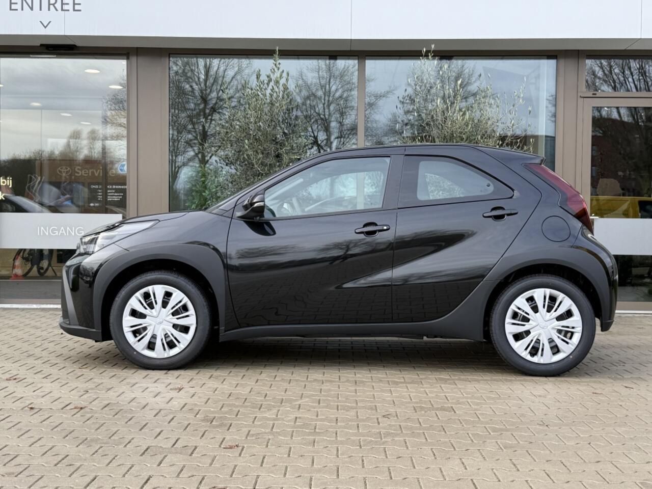 Toyota AYGO X Hybrid 115 play