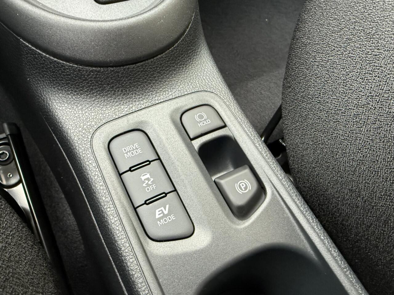 Toyota AYGO X Hybrid 115 play