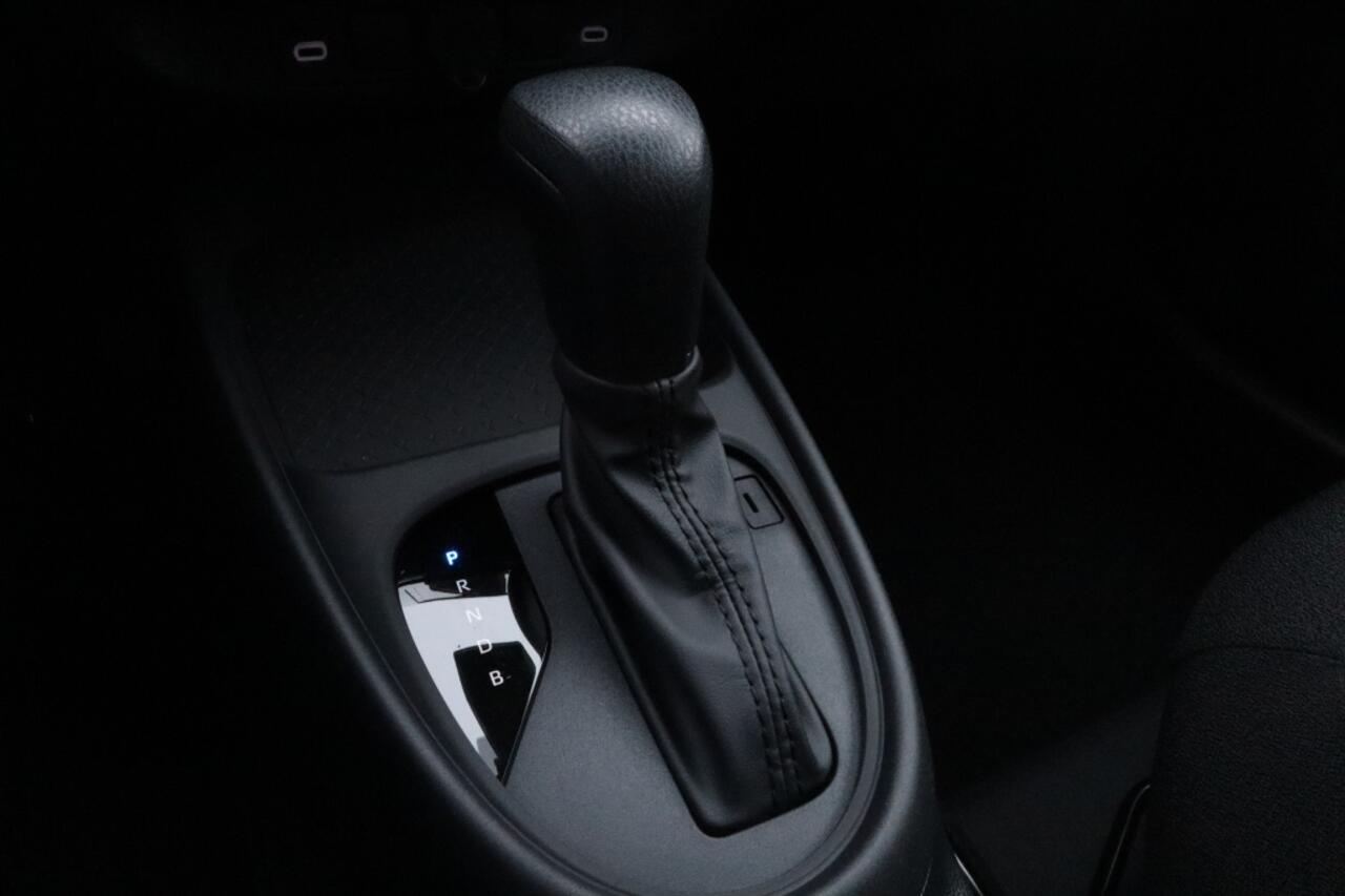 Toyota AYGO X Hybrid 115 play