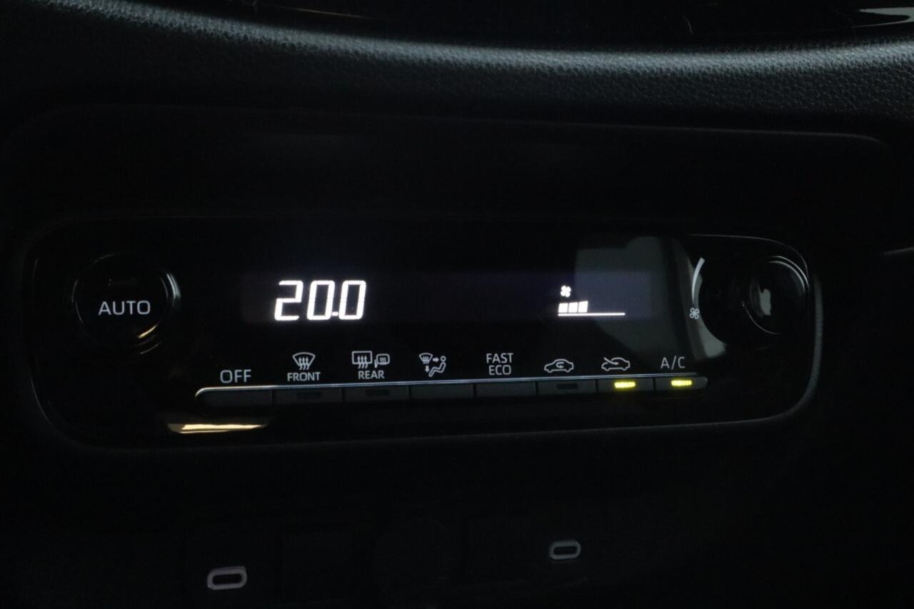 Toyota AYGO X Hybrid 115 play