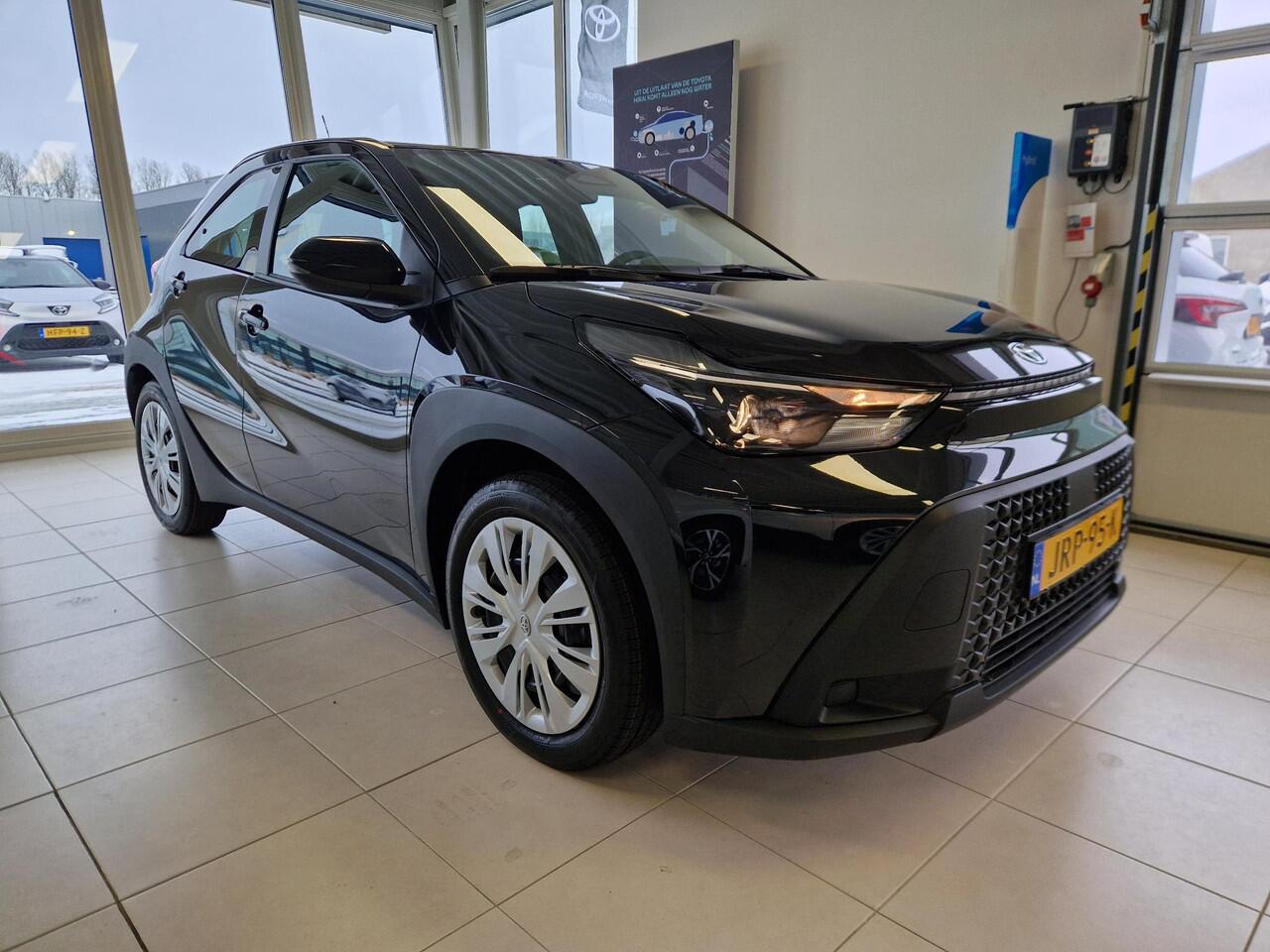 Toyota AYGO X Hybrid 115 play