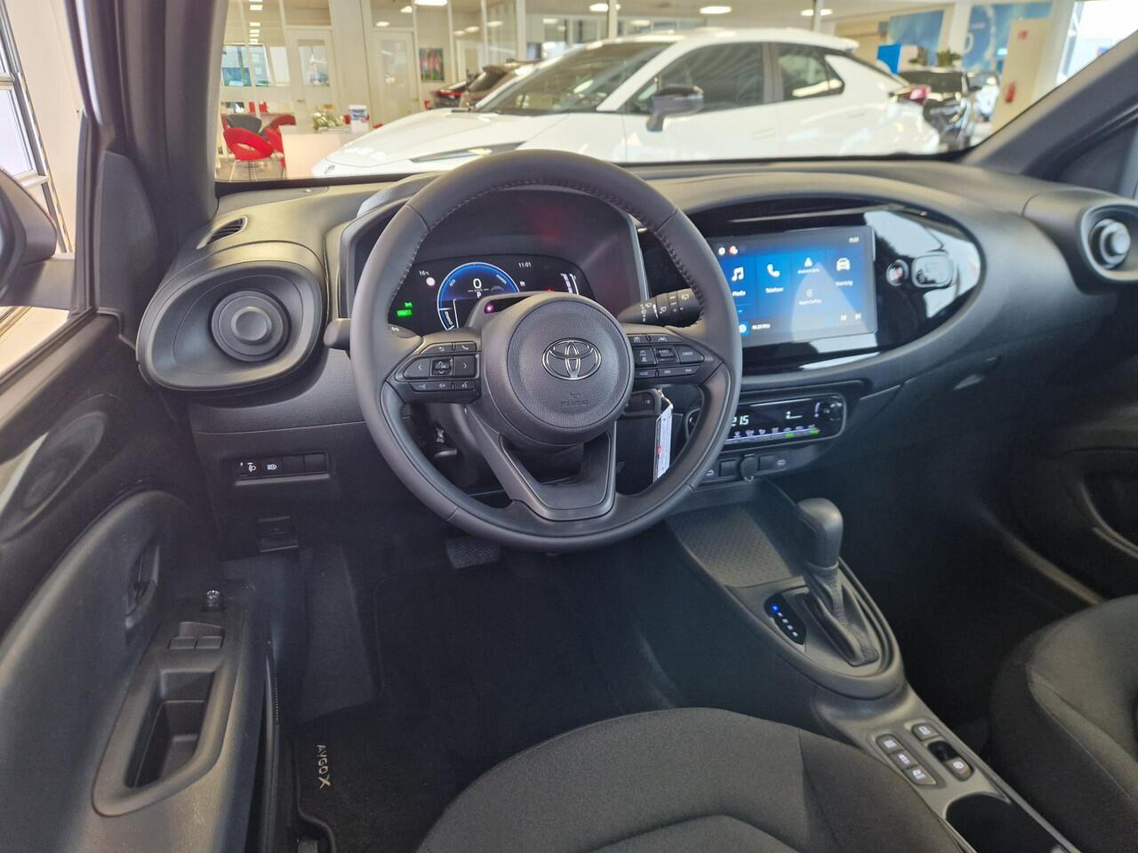 Toyota AYGO X Hybrid 115 play