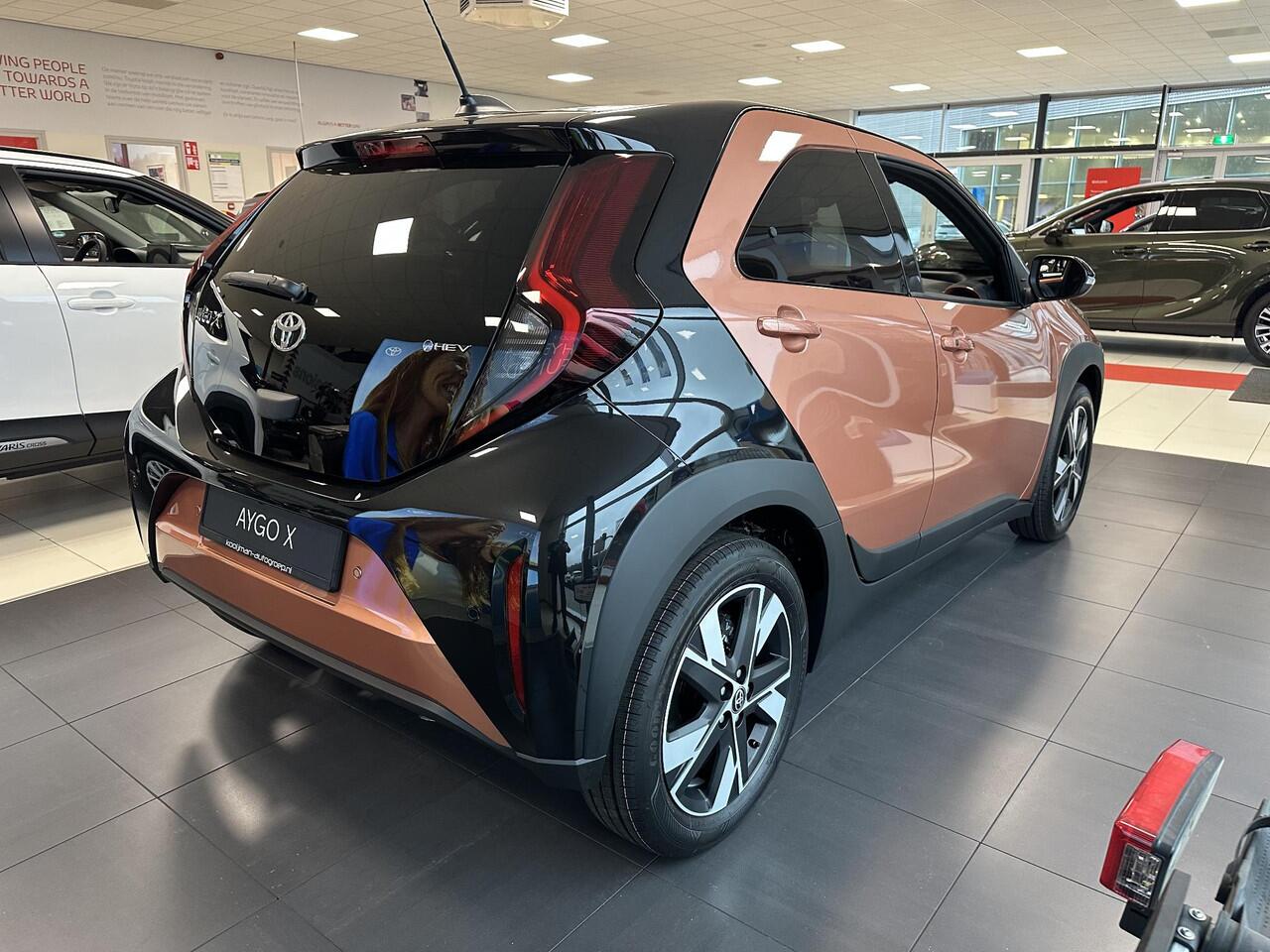 Toyota AYGO X Hybrid 115 pulse ¤ 500,- inruilpremie! incl Easy pack! Nieuw leverbaar!