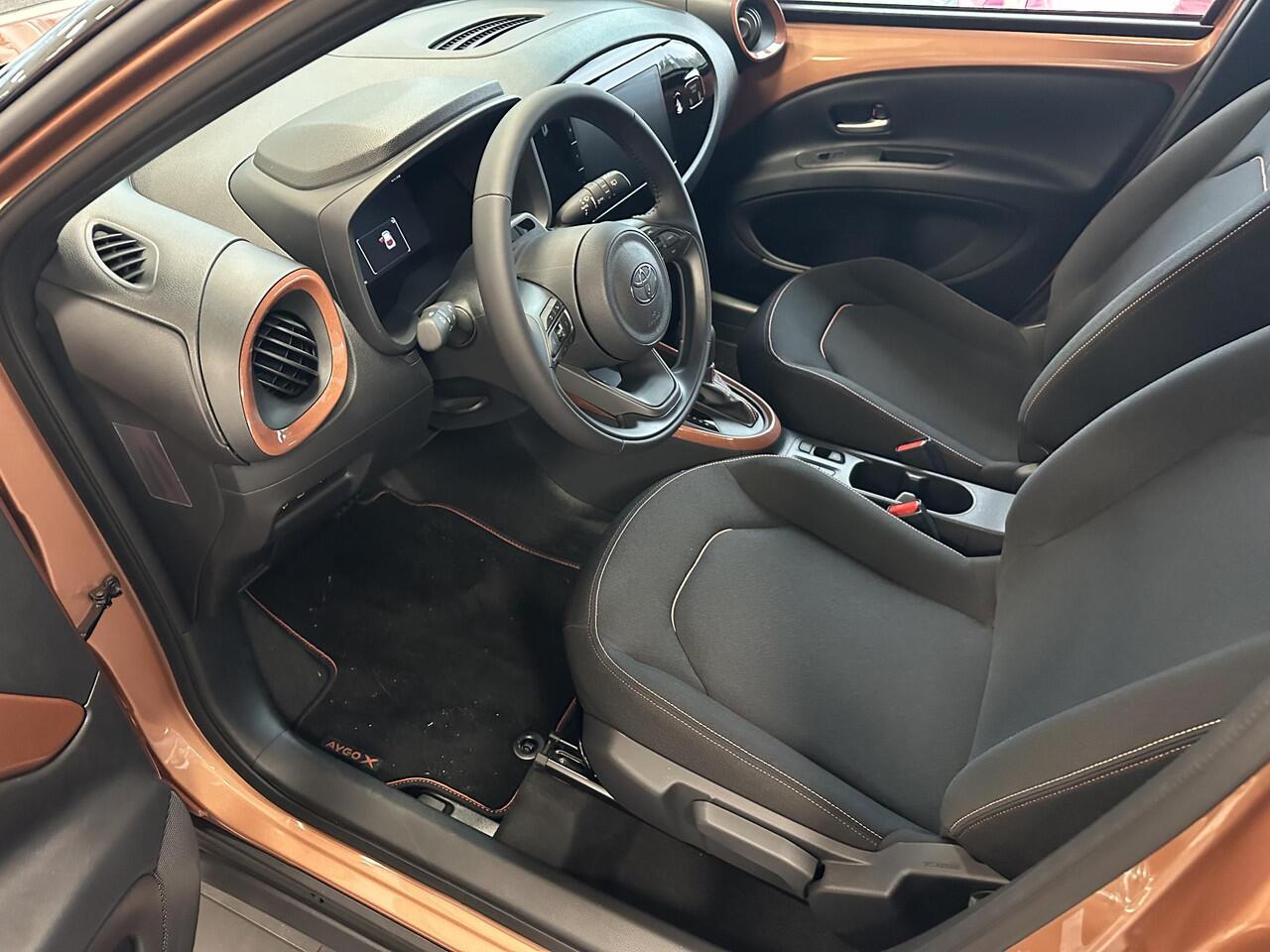 Toyota AYGO X Hybrid 115 pulse ¤ 500,- inruilpremie! incl Easy pack! Nieuw leverbaar!