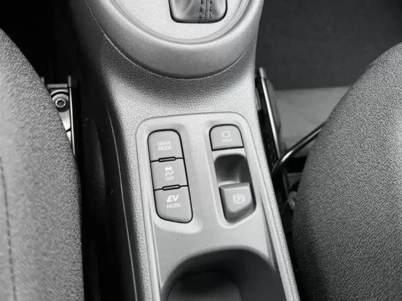 Toyota AYGO X Hybrid 115 play **HYBRIDE/ AUTOMAAT/ NIEUWE AUTOMAAT**