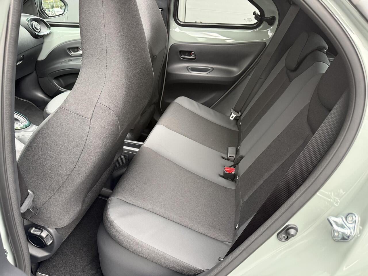 Toyota AYGO X Hybrid 115 envy | JBL | Cabriodak | PDC | Stoelverwarming | Nieuw | Snel leverbaar | Incl. ¤500,- inruilpremie