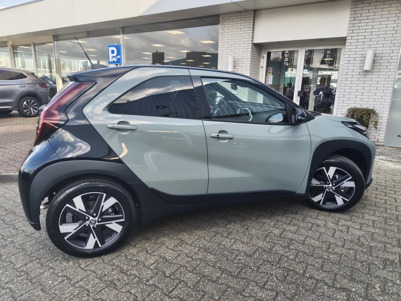 Toyota AYGO X Hybrid 115 Pulse | Easy Pack | Stoelverwarming | Keyless | senso