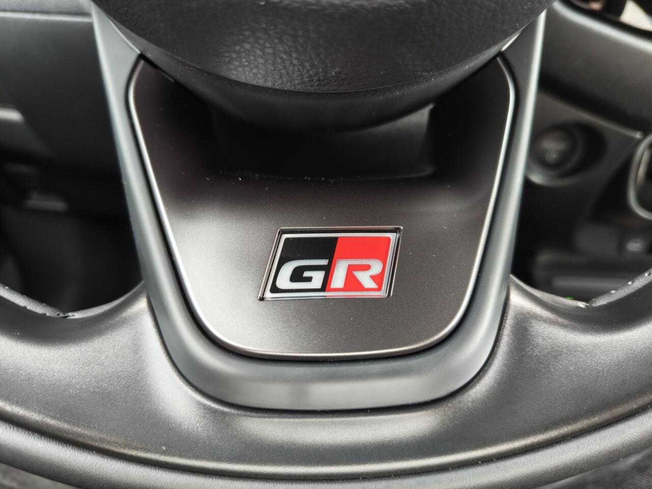 Toyota AYGO X 1.5 Hybrid GR Sport | JBL | Sensoren v/a | Stoelverwarming