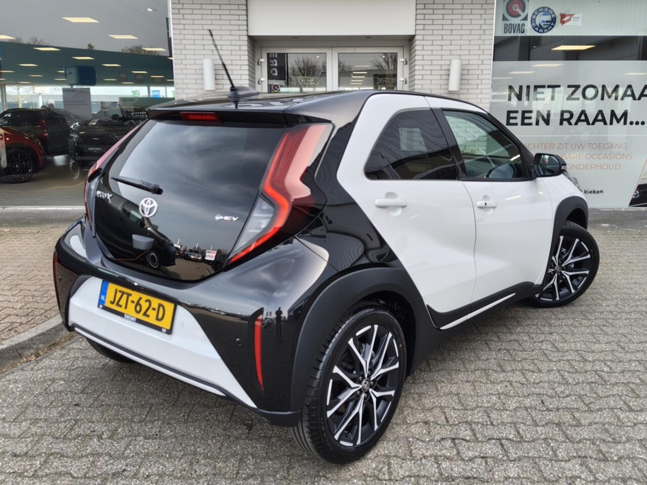 Toyota AYGO X 1.5 Hybrid GR Sport | JBL | Sensoren v/a | Stoelverwarming