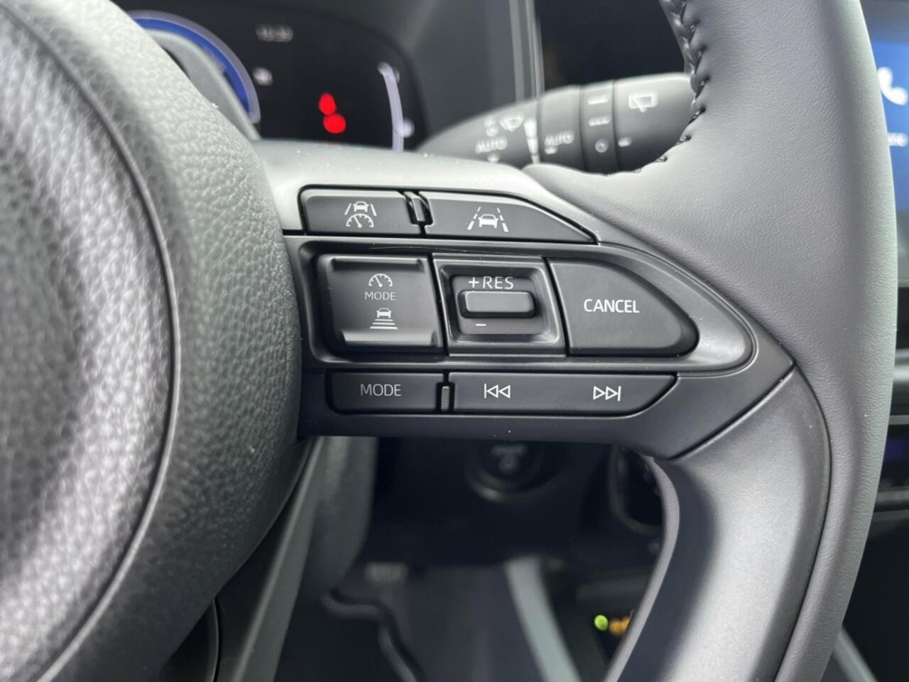Toyota AYGO X Hybrid 115 Black Edition | Stoelverwarming | Park. Sensoren | AC