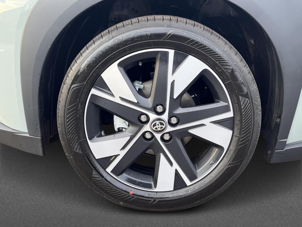 Toyota AYGO X Hybrid 115 Black Edition | Stoelverwarming | Park. Sensoren | AC