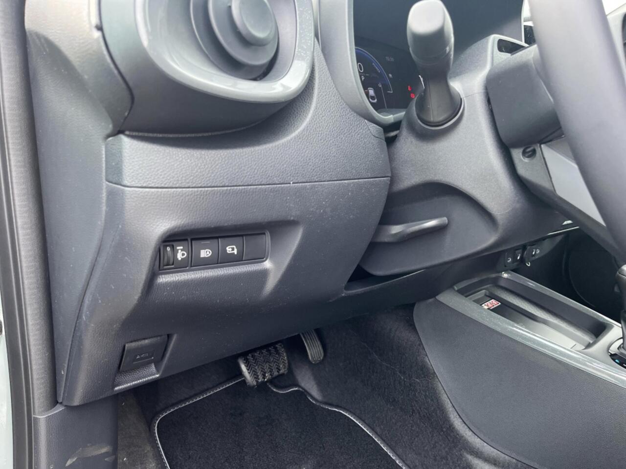 Toyota AYGO X Hybrid 115 Black Edition | Stoelverwarming | Park. Sensoren | AC