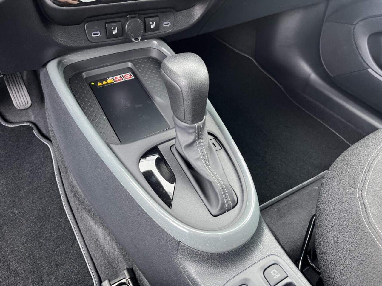 Toyota AYGO X Hybrid 115 Black Edition | Stoelverwarming | Park. Sensoren | AC