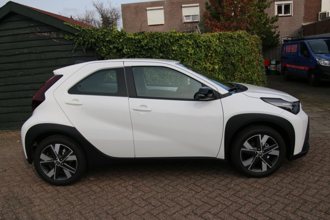 Toyota AYGO X Hybrid 115 pulse | LM | CAMERA | ACC