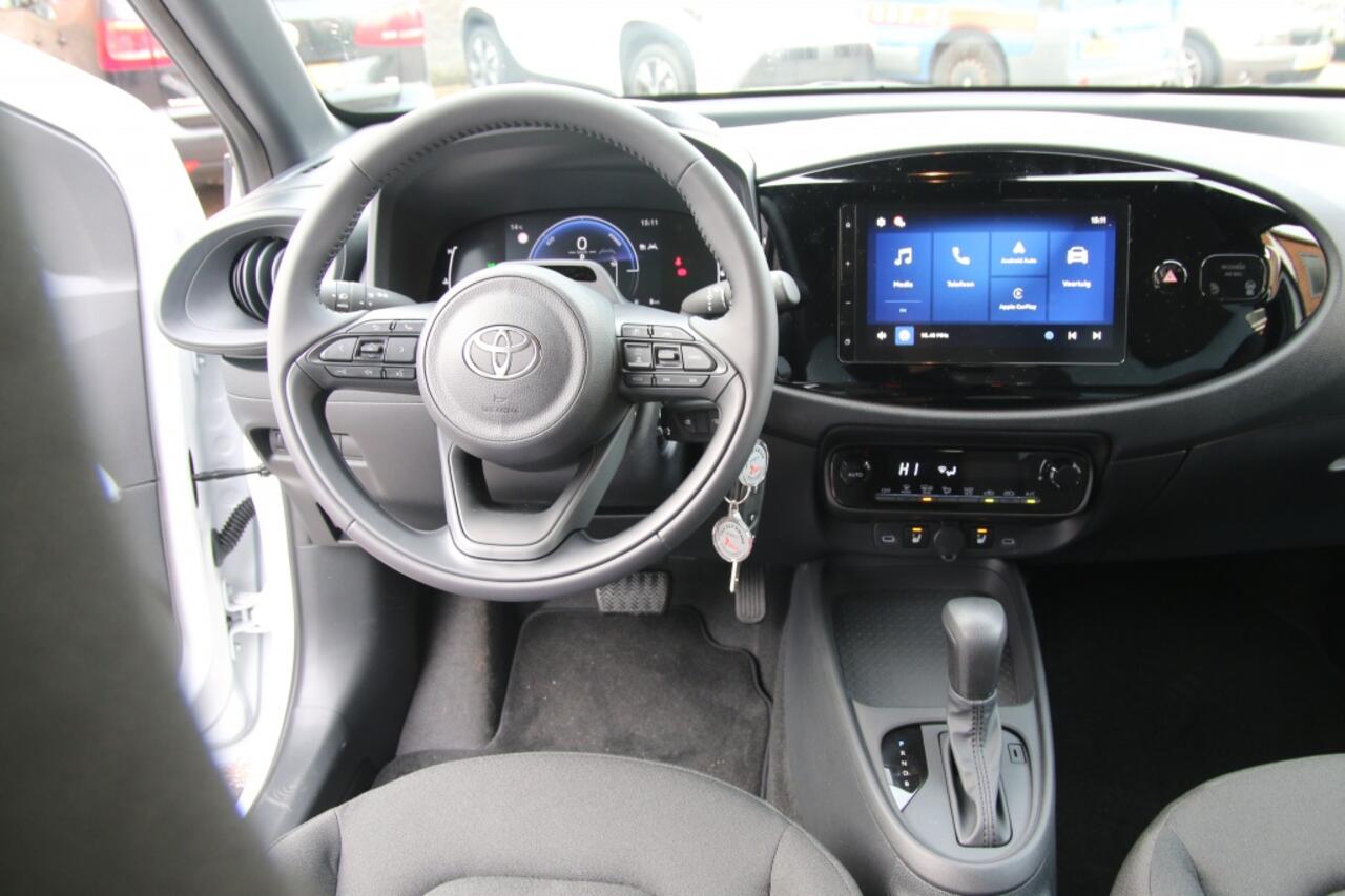 Toyota AYGO X Hybrid 115 pulse | LM | CAMERA | ACC