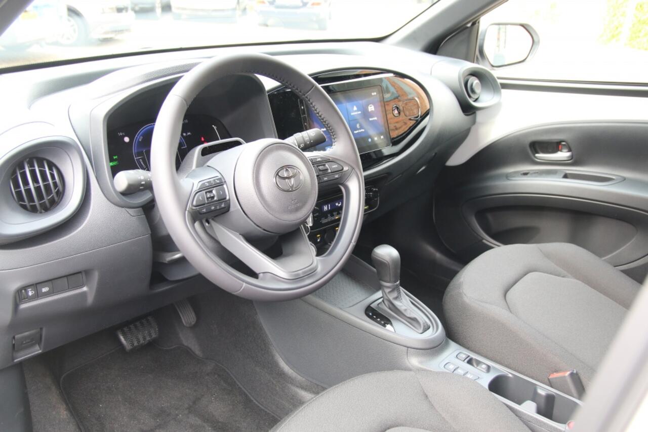 Toyota AYGO X Hybrid 115 pulse | LM | CAMERA | ACC