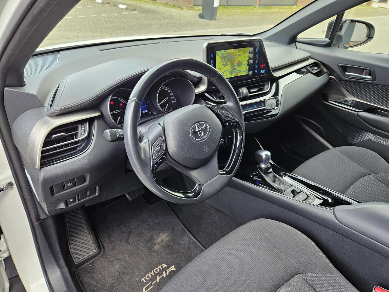 Toyota C-HR 1.8 Hybrid Style Bi-tone, BSM