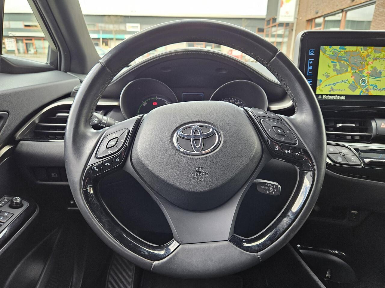 Toyota C-HR 1.8 Hybrid Style Bi-tone, BSM