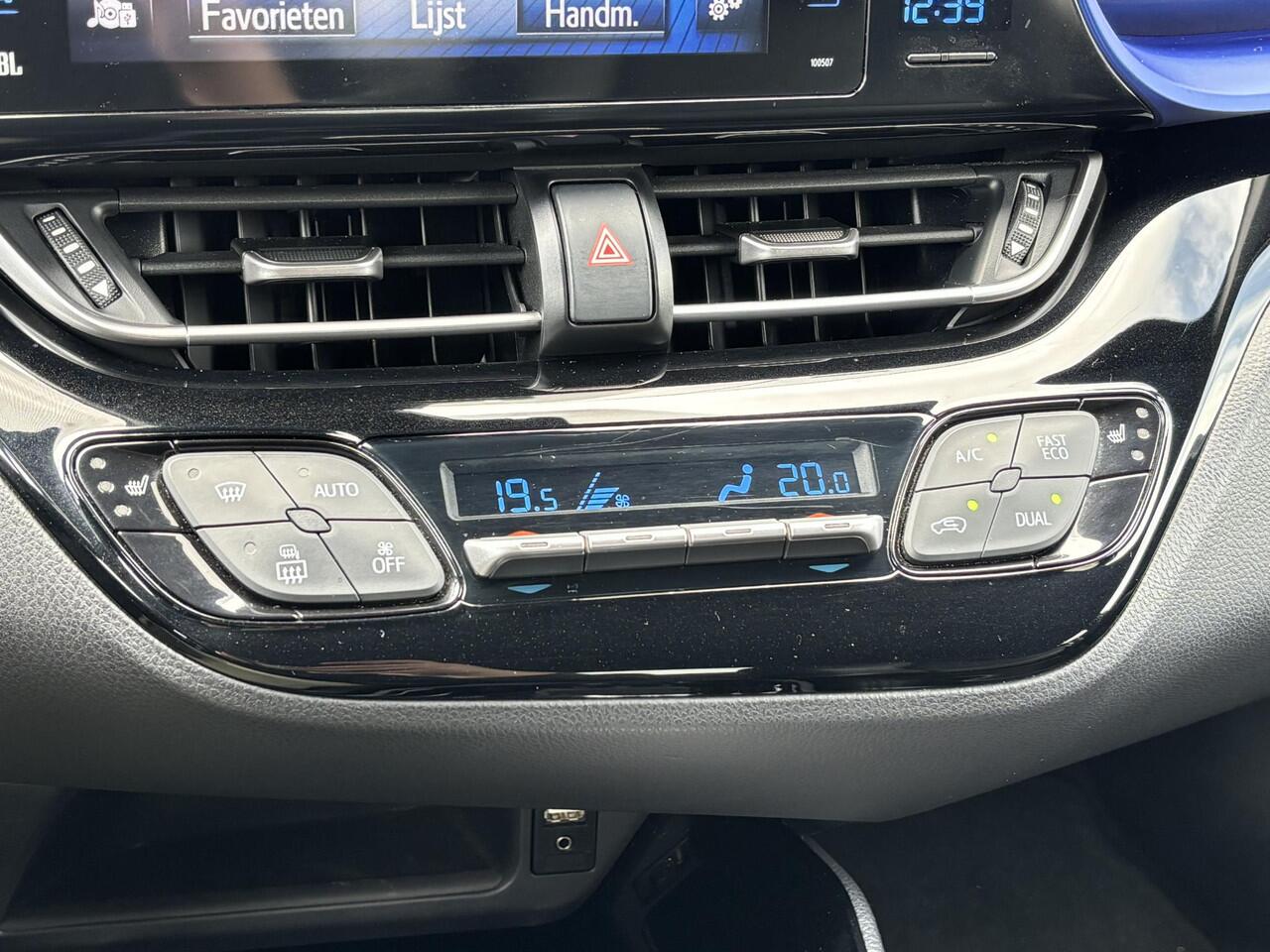 Toyota C-HR 1.8 Hybrid Bi-Tone | Leder | Stoelverwarming | Zomer + winterbanden | Parkeersensoren voor en achter | Toyota Garantie tot 2028!