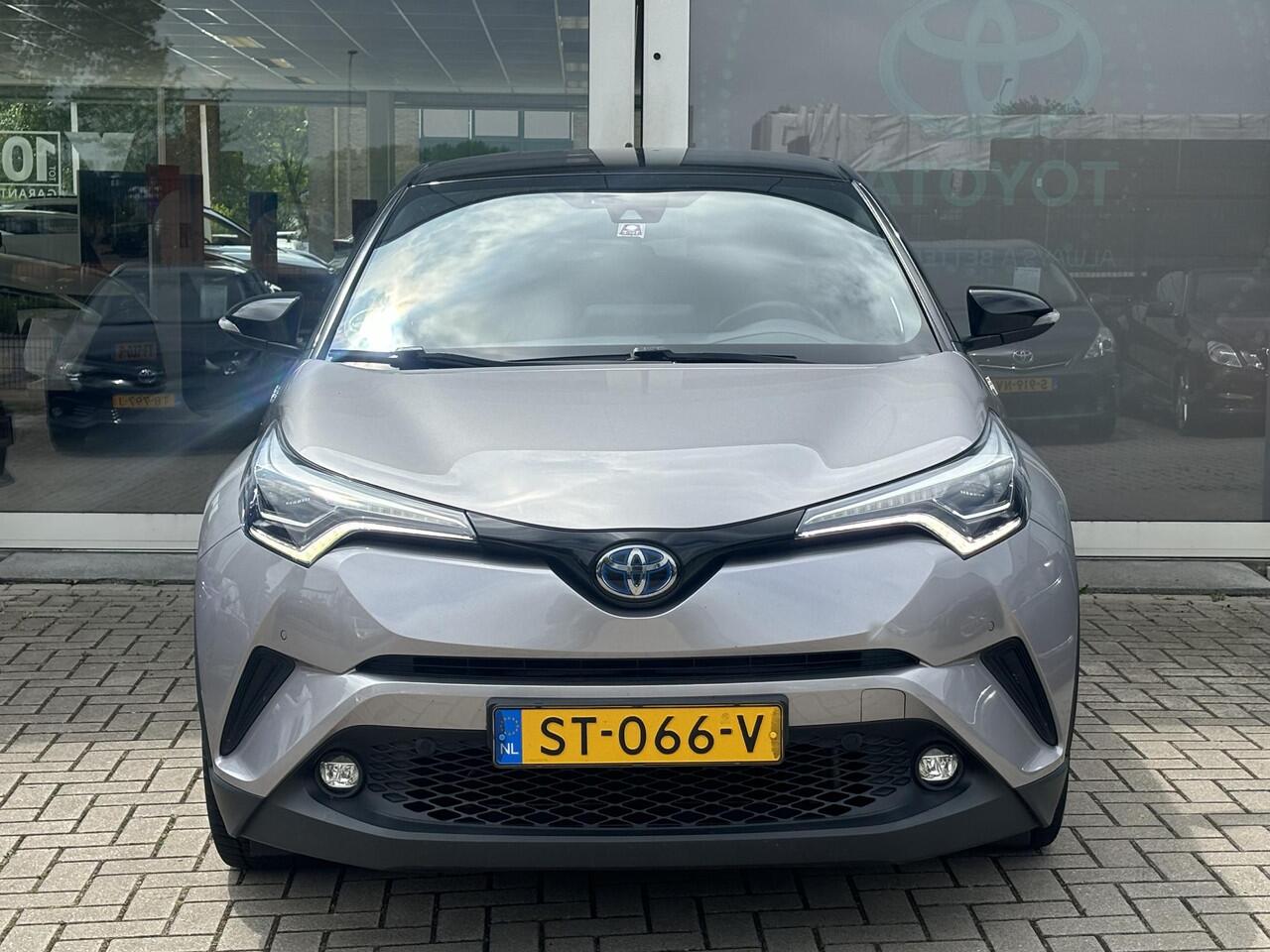 Toyota C-HR 1.8 Hybrid Bi-Tone | Leder | Stoelverwarming | Zomer + winterbanden | Parkeersensoren voor en achter | Toyota Garantie tot 2028!