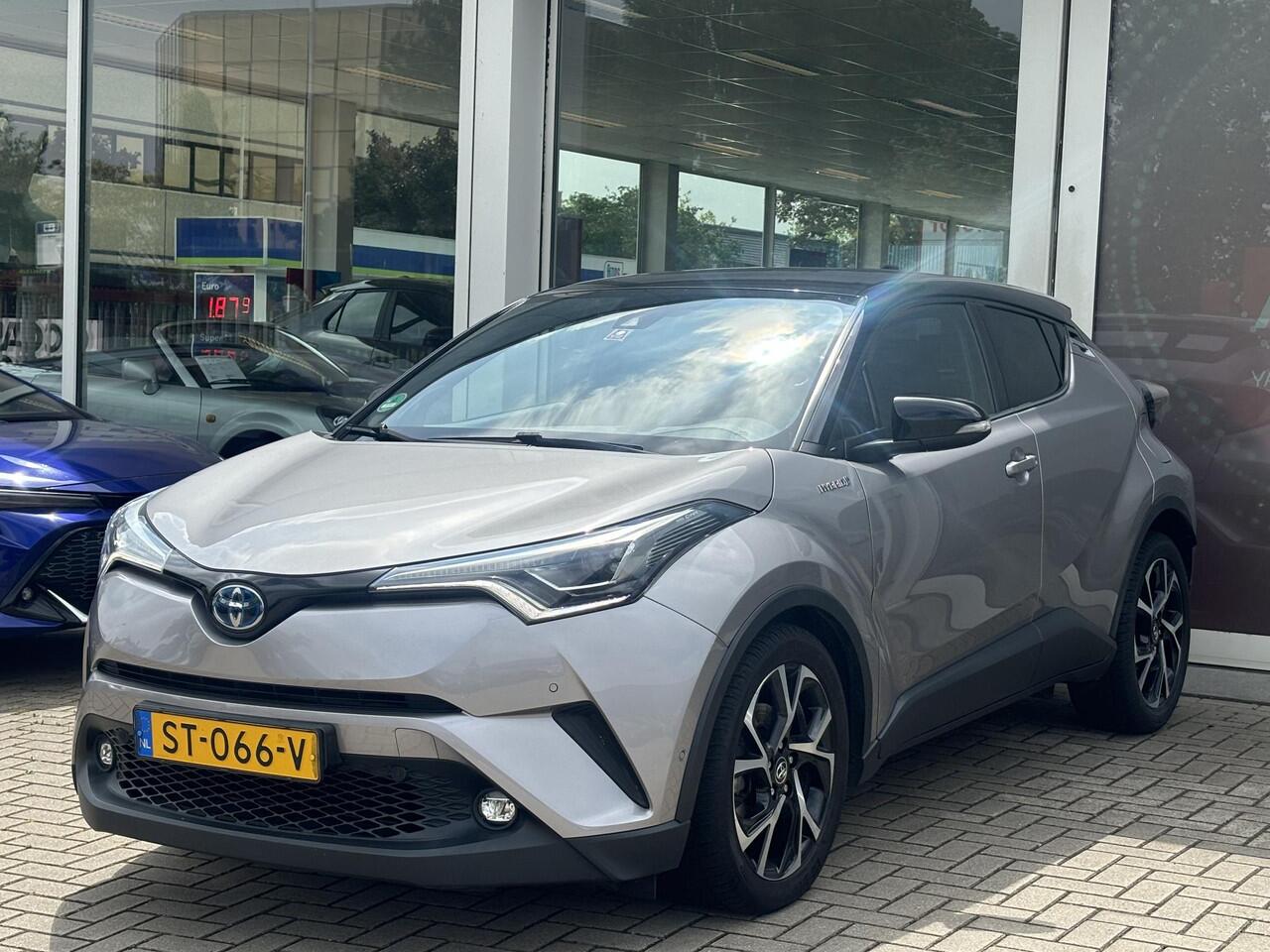 Toyota C-HR 1.8 Hybrid Bi-Tone | Leder | Stoelverwarming | Zomer + winterbanden | Parkeersensoren voor en achter | Toyota Garantie tot 2028!