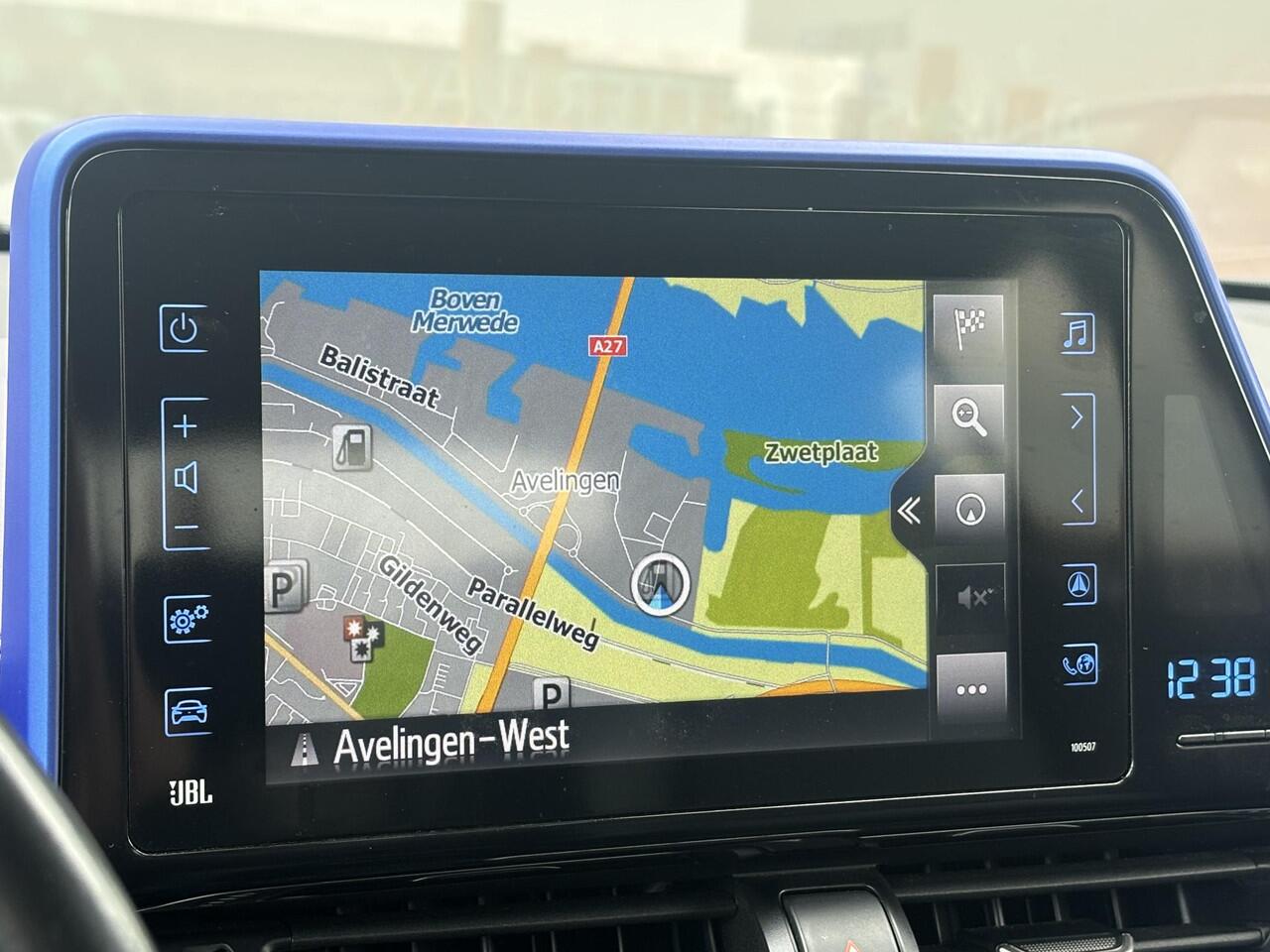 Toyota C-HR 1.8 Hybrid Bi-Tone | Leder | Stoelverwarming | Zomer + winterbanden | Parkeersensoren voor en achter | Toyota Garantie tot 2028!