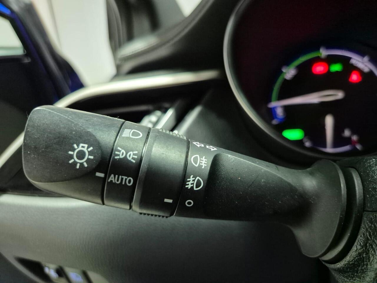 Toyota C-HR 1.8 Hybrid Dynamic | Trekhaak | Dealer onderhouden |