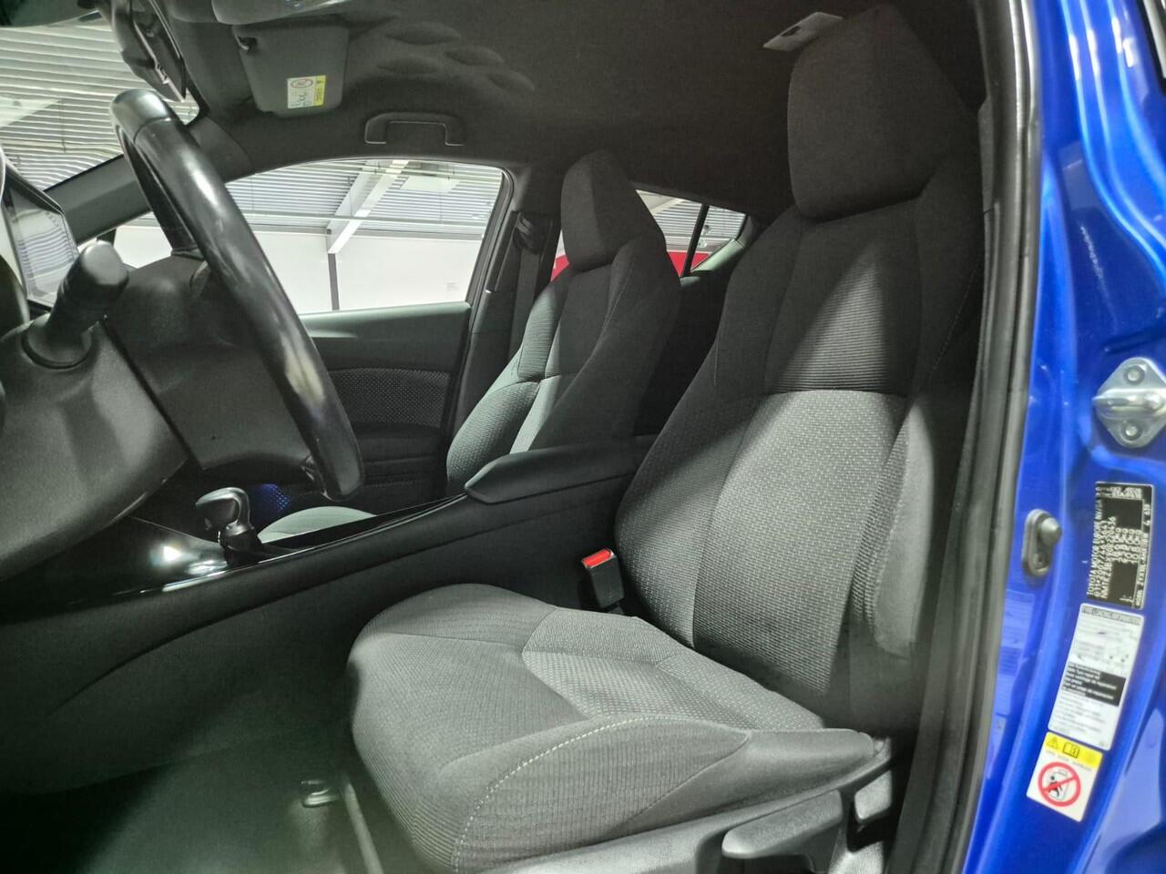 Toyota C-HR 1.8 Hybrid Dynamic | Trekhaak | Dealer onderhouden |