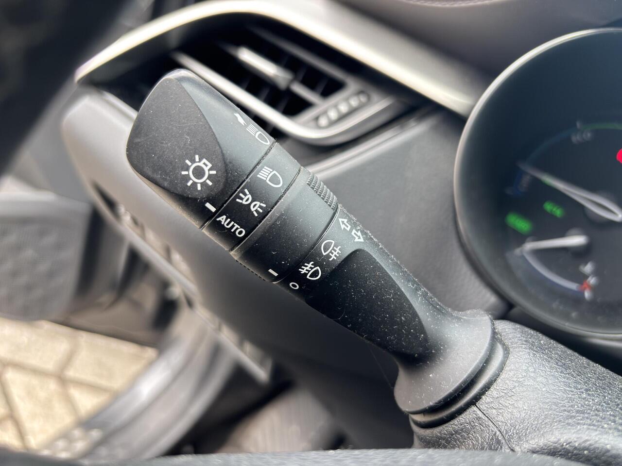 Toyota C-HR 1.8 Hybrid Executive AFNEEMBARE TREKHAAK, SLECHTS 67.529KM, ZEER NETTE AUTO!!!