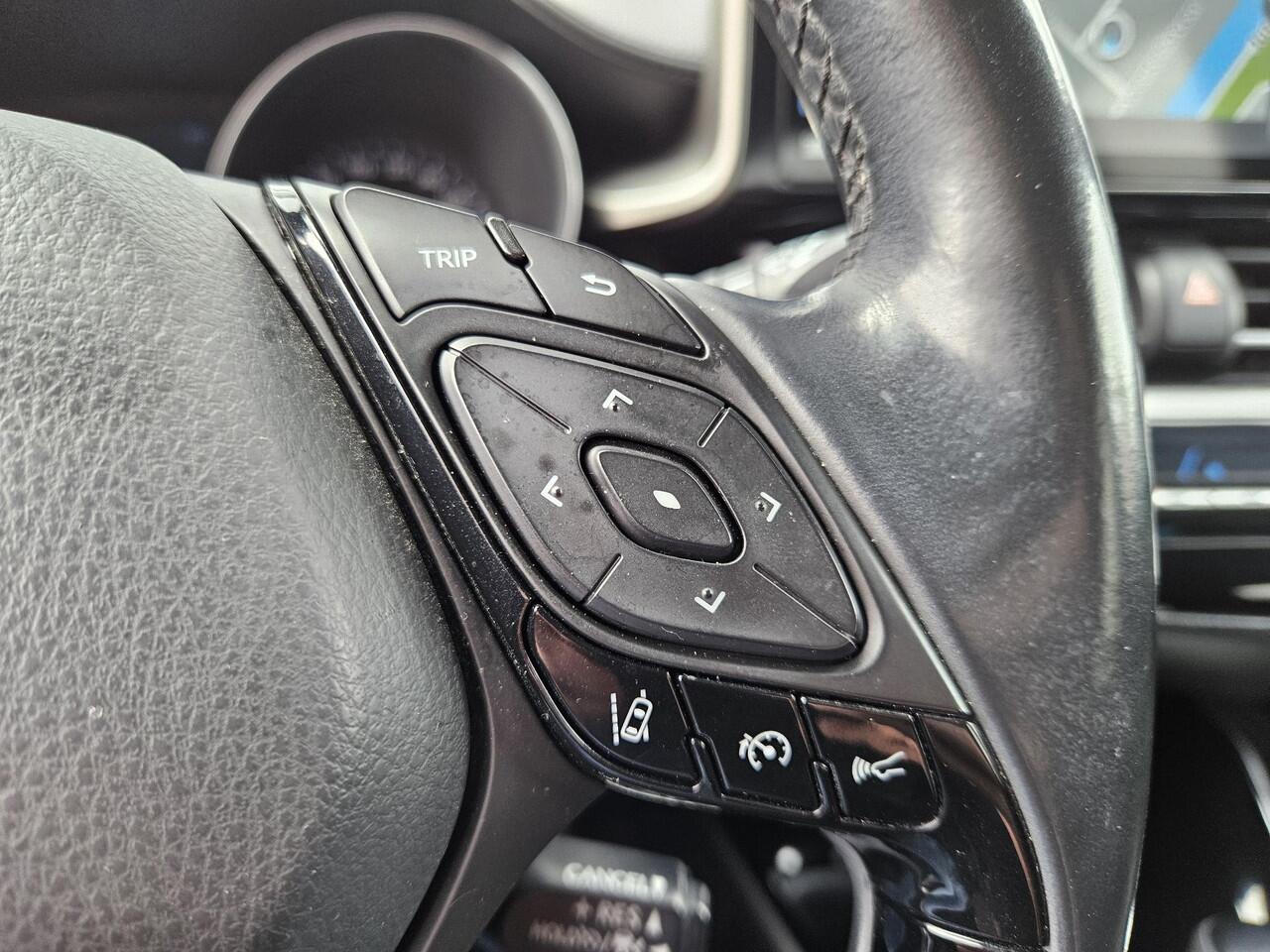 Toyota C-HR 1.8 Hybrid Style | incl Premium Pack | Stoel- en stuurverwarming | JBL Premium Audio | Adaptieve Cruise Control | Parkeersensoren rondom