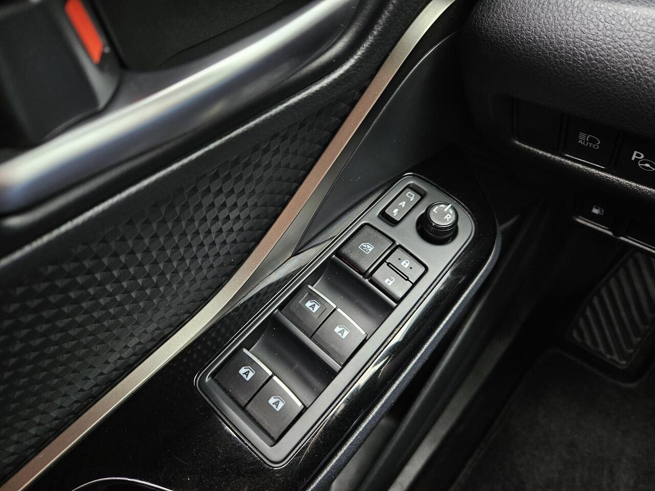 Toyota C-HR 1.8 Hybrid Style | incl Premium Pack | Stoel- en stuurverwarming | JBL Premium Audio | Adaptieve Cruise Control | Parkeersensoren rondom