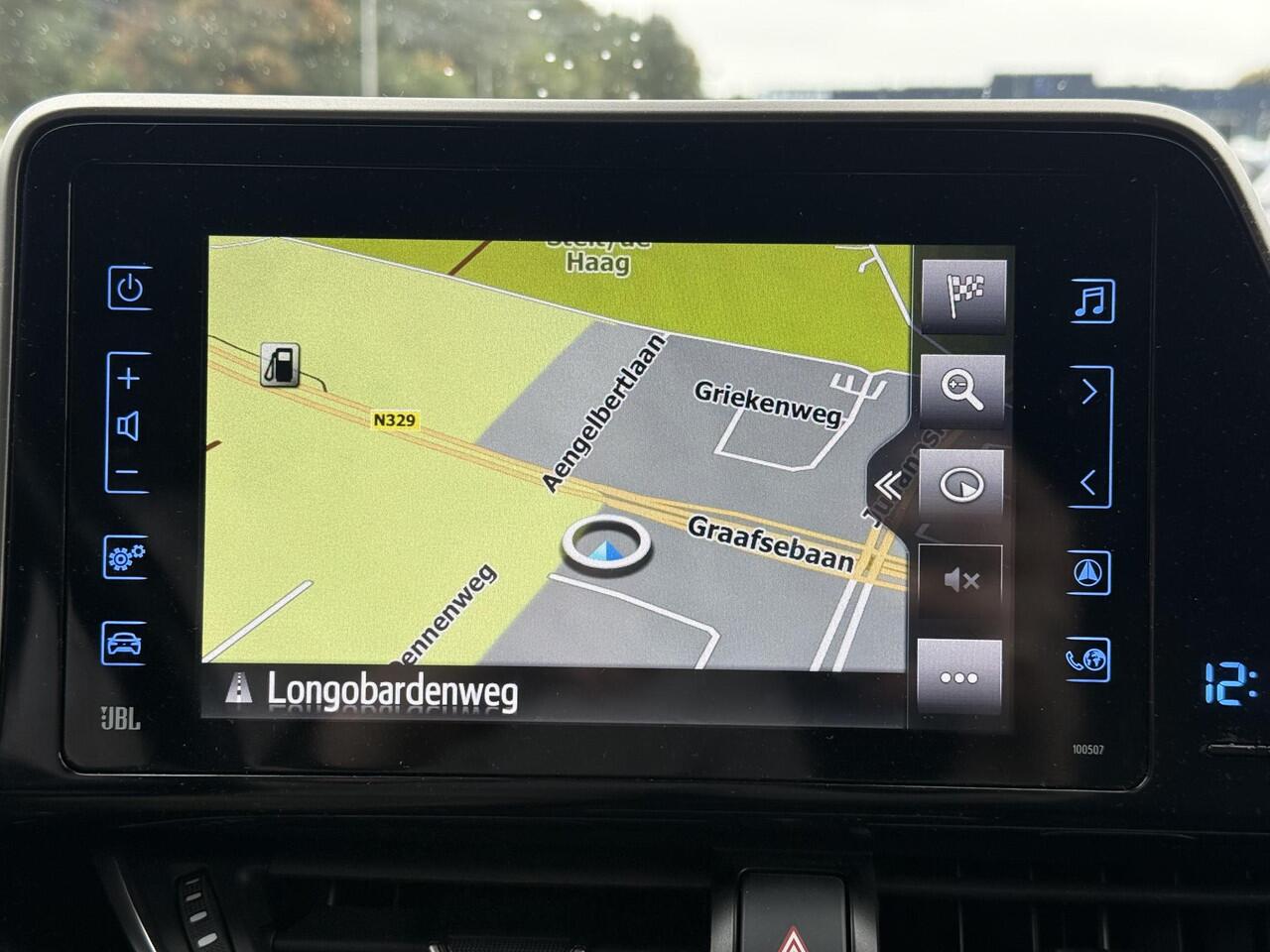 Toyota C-HR 1.8 Hybrid Executive **NAVIGATIE/ DODEHOEK DETECTIE/ STOEL EN STUURWIELVERWARMING/ GARANTIE**