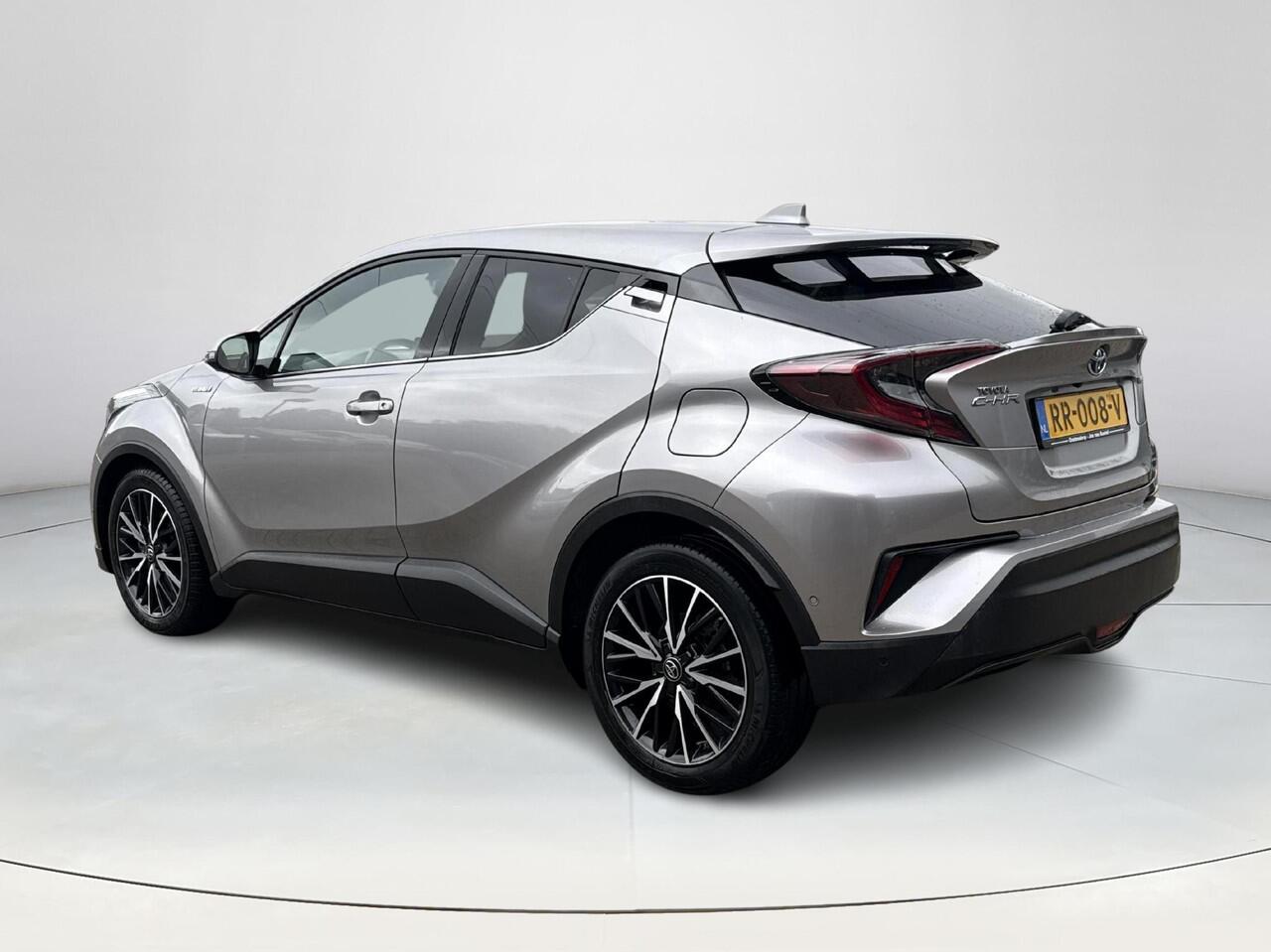 Toyota C-HR 1.8 Hybrid Executive **NAVIGATIE/ DODEHOEK DETECTIE/ STOEL EN STUURWIELVERWARMING/ GARANTIE**
