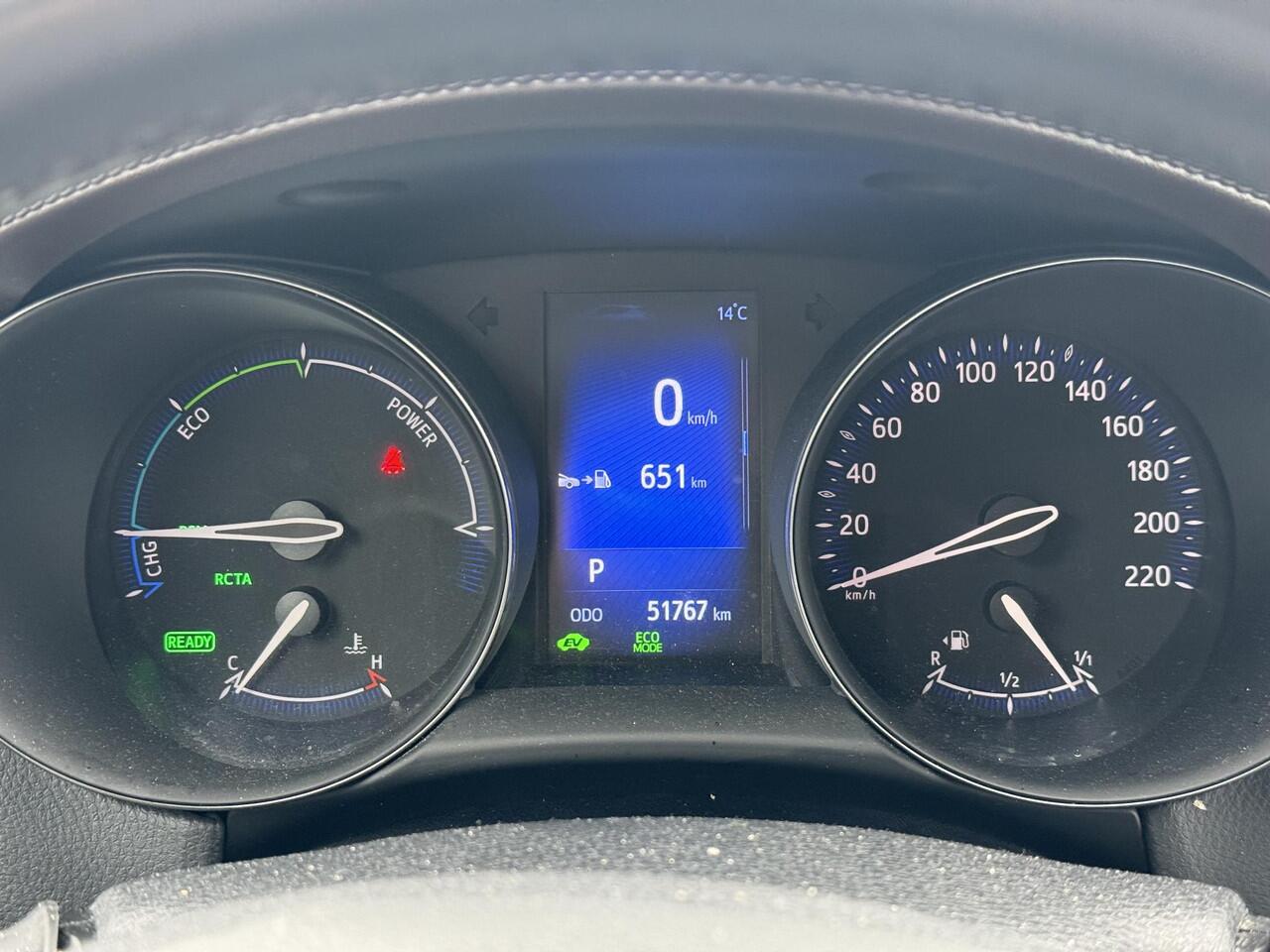 Toyota C-HR 1.8 Hybrid Executive **NAVIGATIE/ DODEHOEK DETECTIE/ STOEL EN STUURWIELVERWARMING/ GARANTIE**