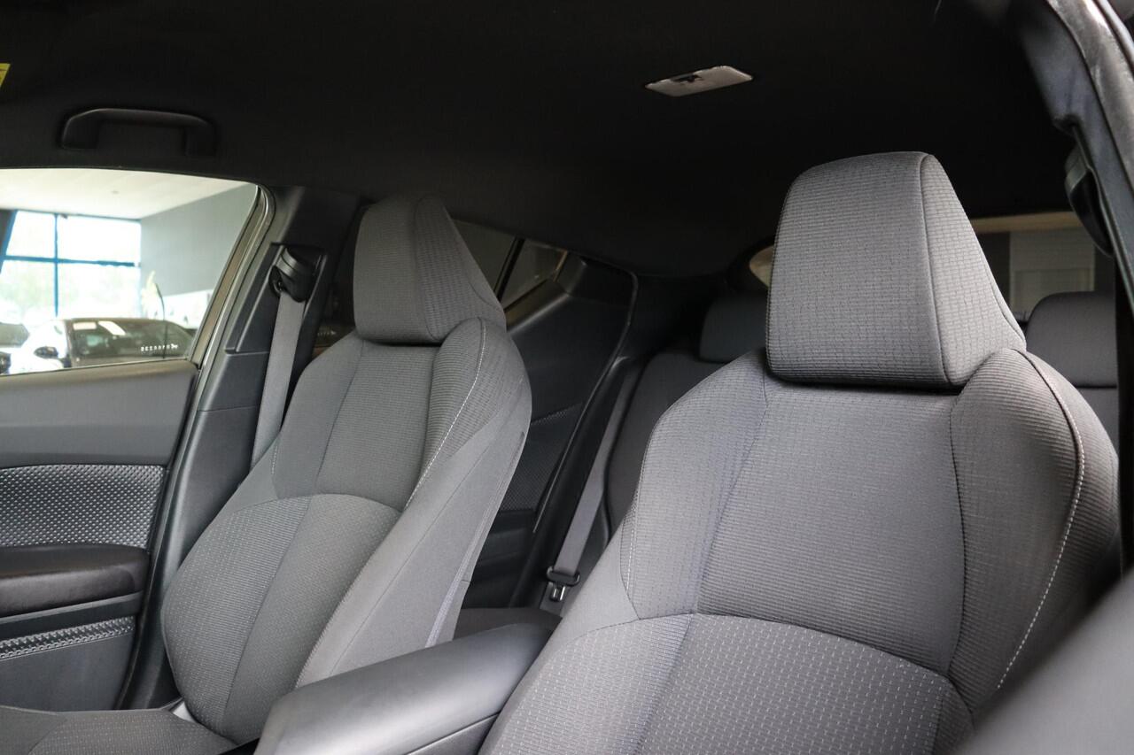 Toyota C-HR 1.8 Hybrid Dynamic, Chrome paket, Keyless Entry, DAB Radio, 18" inch lm velgen!