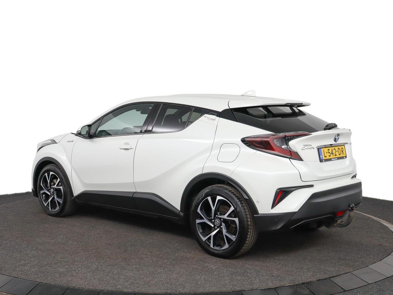 Toyota C-HR 1.8 Hybrid Style | Stoelverwarming | Stuurwielverwarming | Navigatie | Trekhaak |