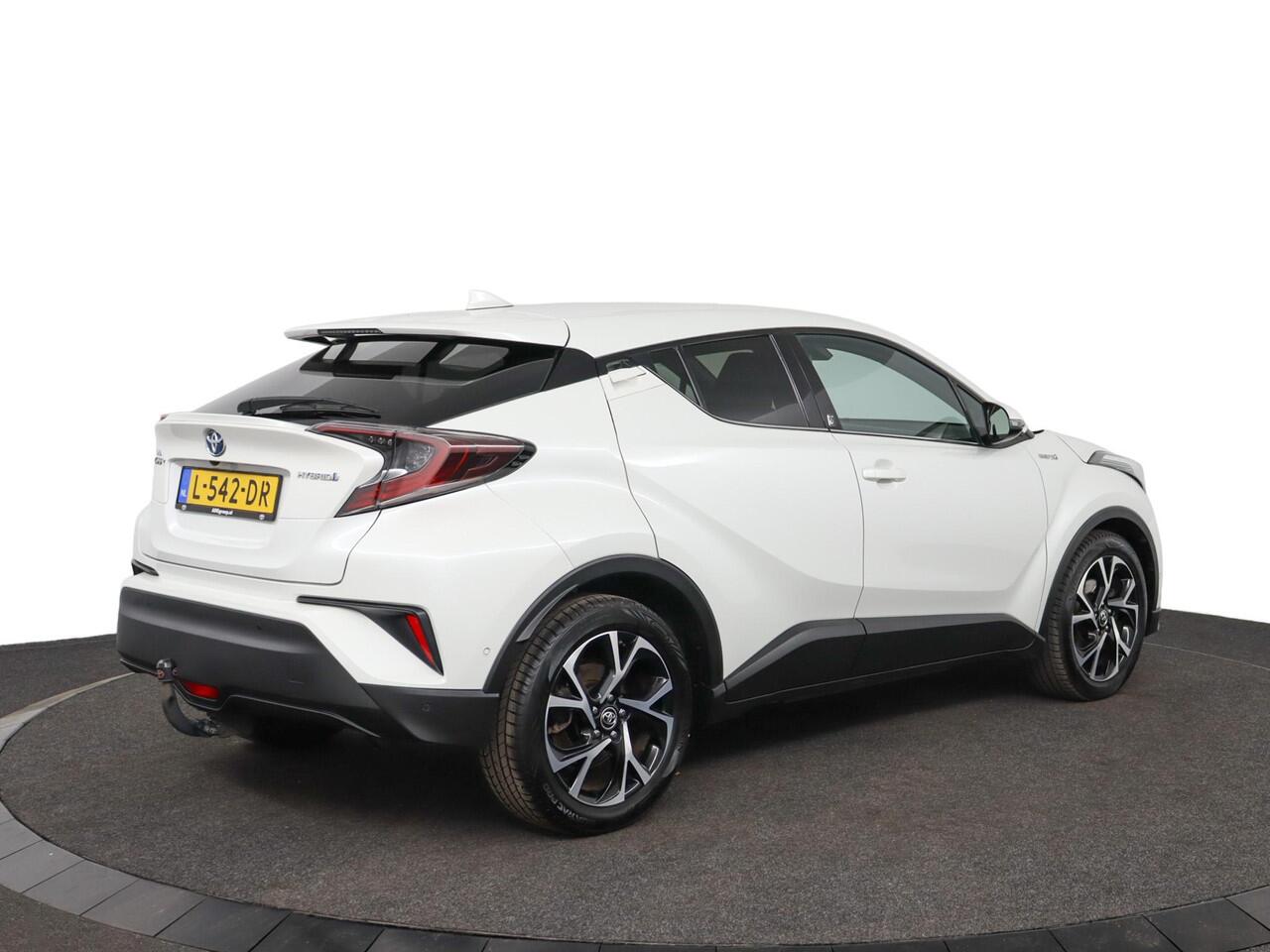 Toyota C-HR 1.8 Hybrid Style | Stoelverwarming | Stuurwielverwarming | Navigatie | Trekhaak |