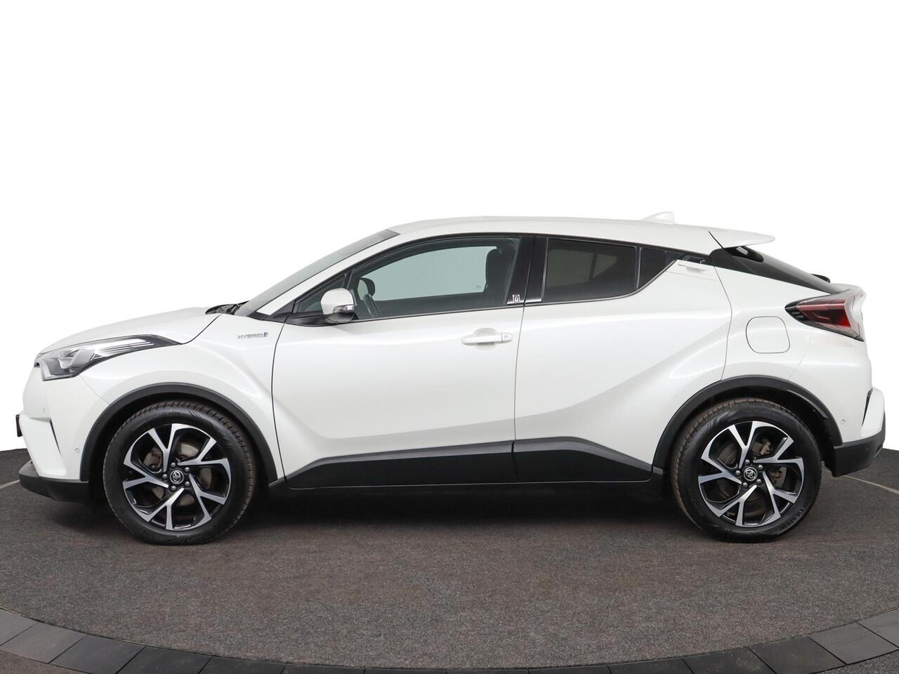 Toyota C-HR 1.8 Hybrid Style | Stoelverwarming | Stuurwielverwarming | Navigatie | Trekhaak |