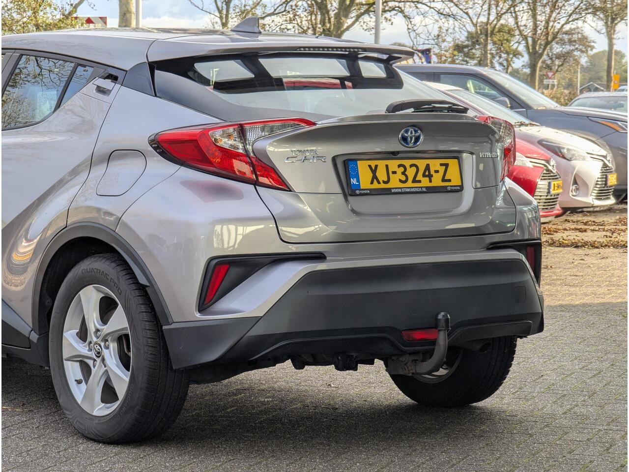 Toyota C-HR 1.8 Hybrid Active | Afn. Trekhaak | All-season | Navi | Adaptieve cruise | Climate control | Camera