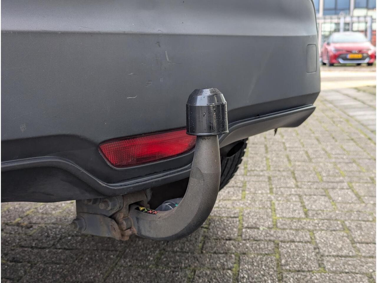 Toyota C-HR 1.8 Hybrid Active | Afn. Trekhaak | All-season | Navi | Adaptieve cruise | Climate control | Camera