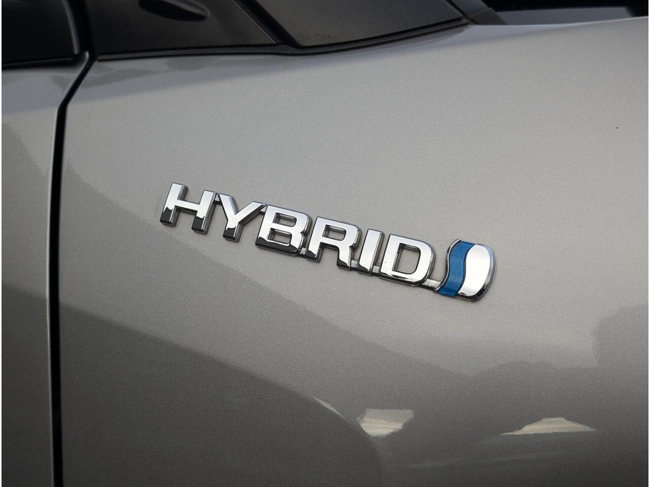 Toyota C-HR 1.8 Hybrid Active | Afn. Trekhaak | All-season | Navi | Adaptieve cruise | Climate control | Camera