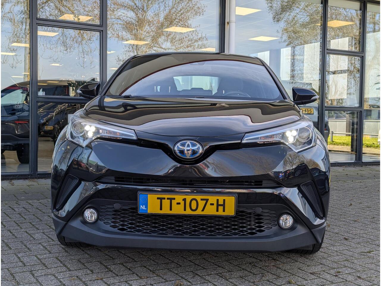Toyota C-HR 1.8 Hybrid Active | All-season | Navi | Adaptieve cruise | Climate control | Camera