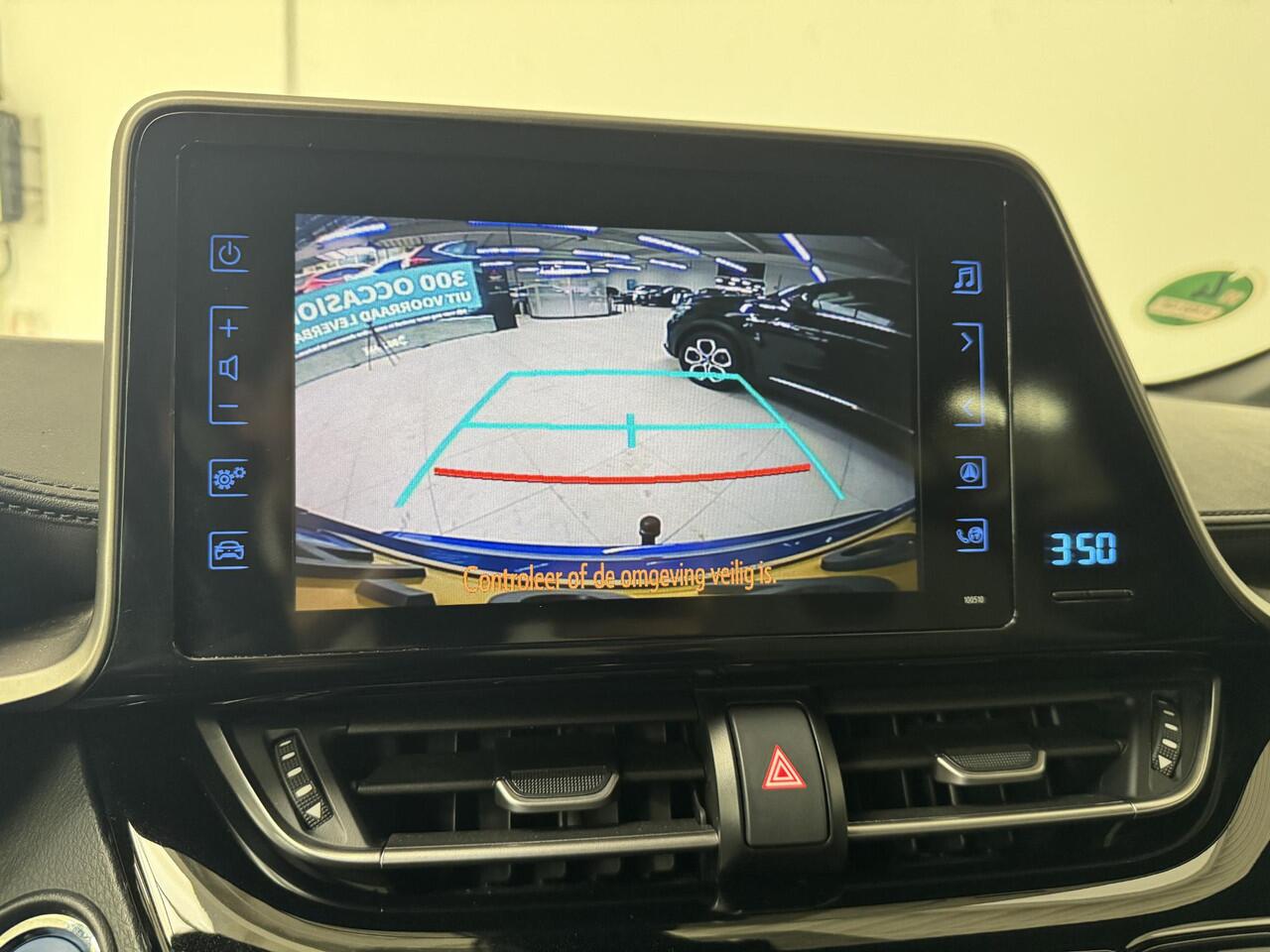 Toyota C-HR 1.8 Hybrid Bi-Tone | Navigatie | Camera | Trekhaak | Stoel + Stuurverwarming |