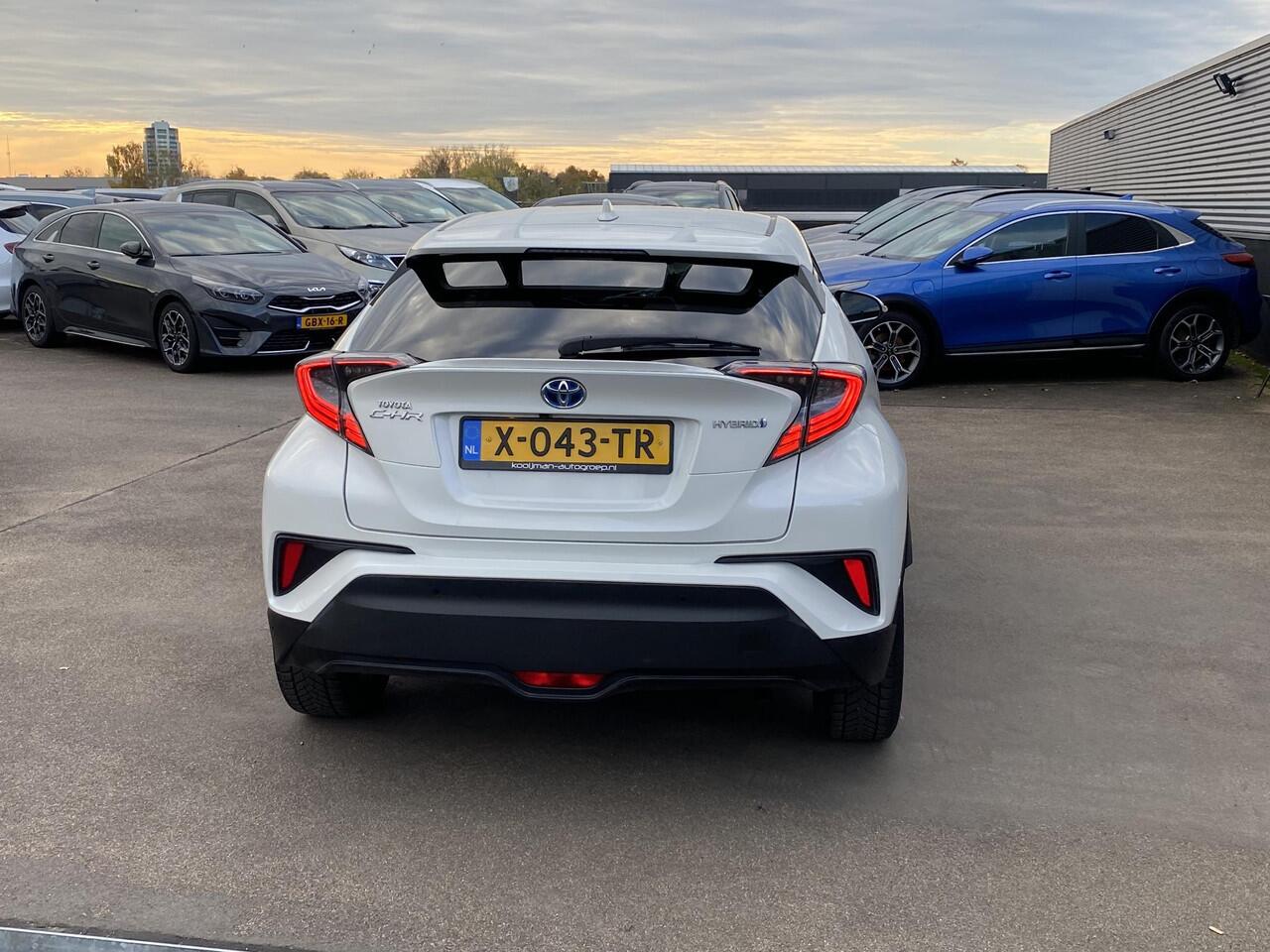 Toyota C-HR 1.8 Hybrid Dynamic edition Stoel- & stuurverwarming, dodehoek detectie, navigatie, achteruitrijcamera, adaptieve cruise control