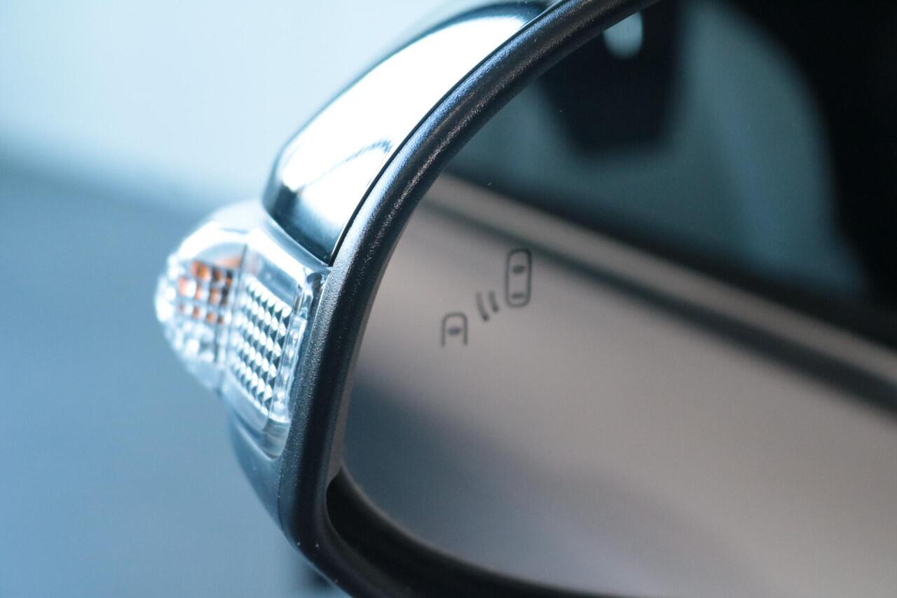 Toyota C-HR 1.8 Hybrid Bi-Tone Limited, Leder, Navi, JBL Stoelverwarming, Navigatie, BSM, Keyless Entry / start, Parkeercamera