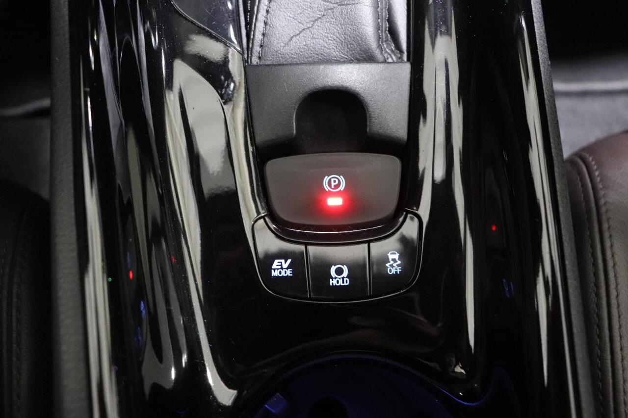 Toyota C-HR 1.8 Hybrid Executive, Bearlock, JBL, BSM, Half leder, Cruise Control, Climate Control Sensoren, Stoel & Stuur verwarming!