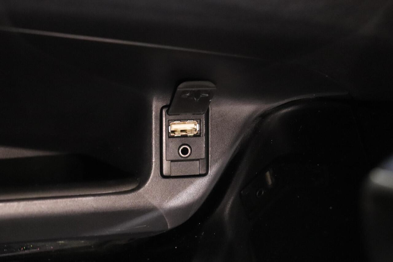 Toyota C-HR 1.8 Hybrid Executive, Bearlock, JBL, BSM, Half leder, Cruise Control, Climate Control Sensoren, Stoel & Stuur verwarming!